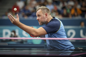 Tommy Urhaug spiller bordtennis