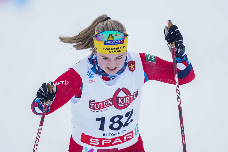 Vilde Nilsen staker på ski