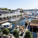 UTILGJENGELIGE LOKALER: Både båter, kafeer og andre lokaler i Arendal sentrum brukes til arrangementer under Arendalsuka, uten nødvendigvis å være tilgjengelige for alle.
(Foto: Arendalsuka/Mona Hauglid)