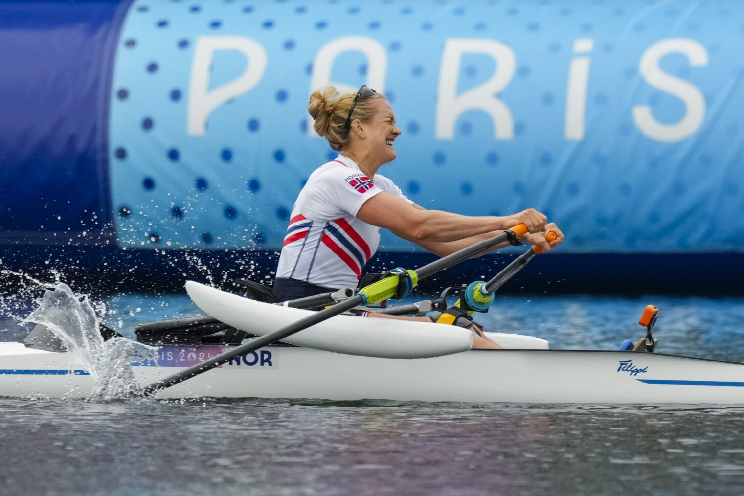 Birgit Skarstein ror i Paris