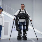 BÆRBAR ROBOT: Slik ser WalkON Suit F1 ut. 
(Foto: REUTERS/Sebin Choi)